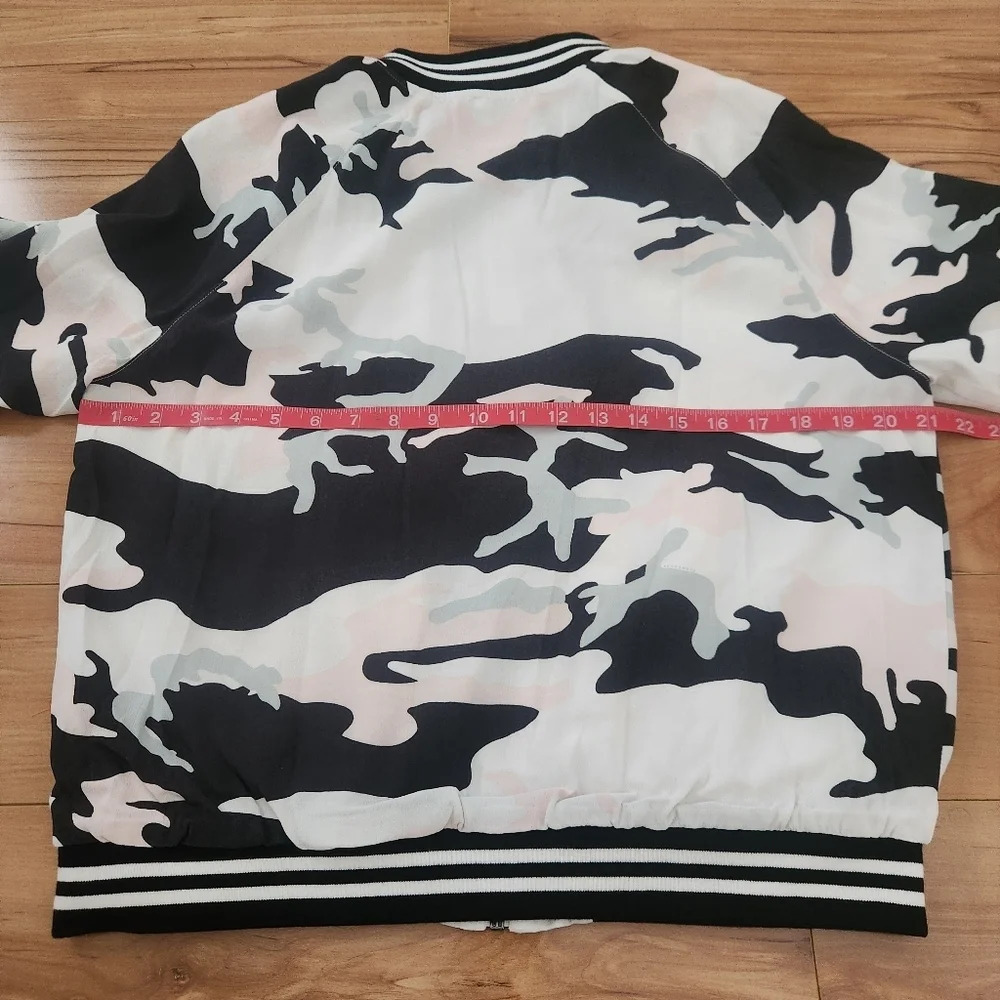 NWT Sanctuary Lightweight Bomber Camo Jacket size LARGE - Picture 8 of 8